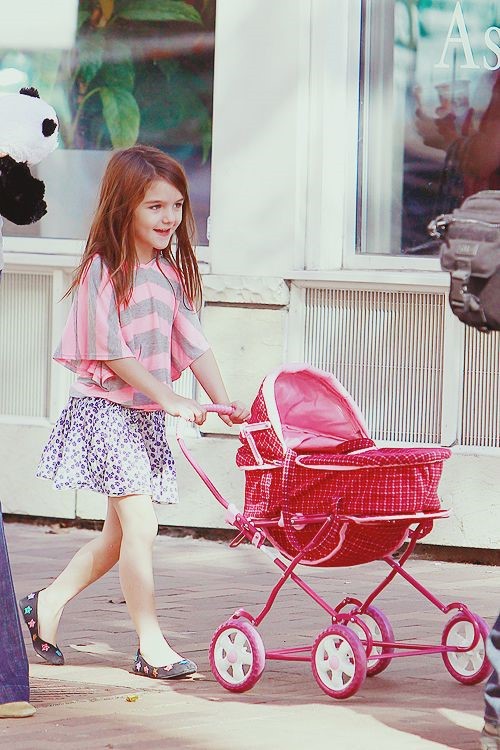 Hành trình nhan sắc 2 công chúa nhà sao hot nhất Hollywood: Harper Beckham xinh ra, Suri Cruise ngày càng bị dìm - Ảnh 25.