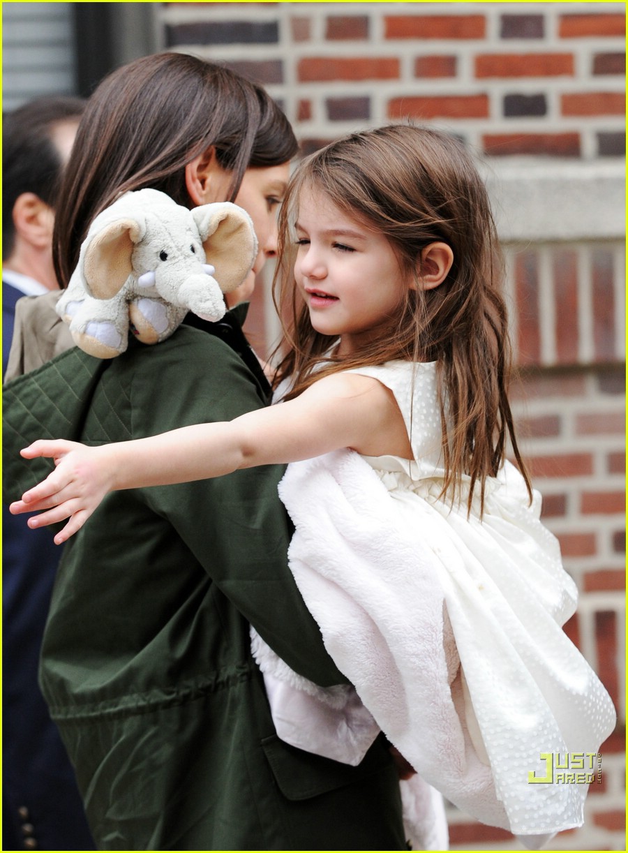 Hành trình nhan sắc 2 công chúa nhà sao hot nhất Hollywood: Harper Beckham xinh ra, Suri Cruise ngày càng bị dìm - Ảnh 21. Hành trình nhan sắc 2 công chúa nhà sao hot nhất Hollywood: Harper Beckham xinh ra, Suri Cruise ngày càng bị dìm - Ảnh 21.