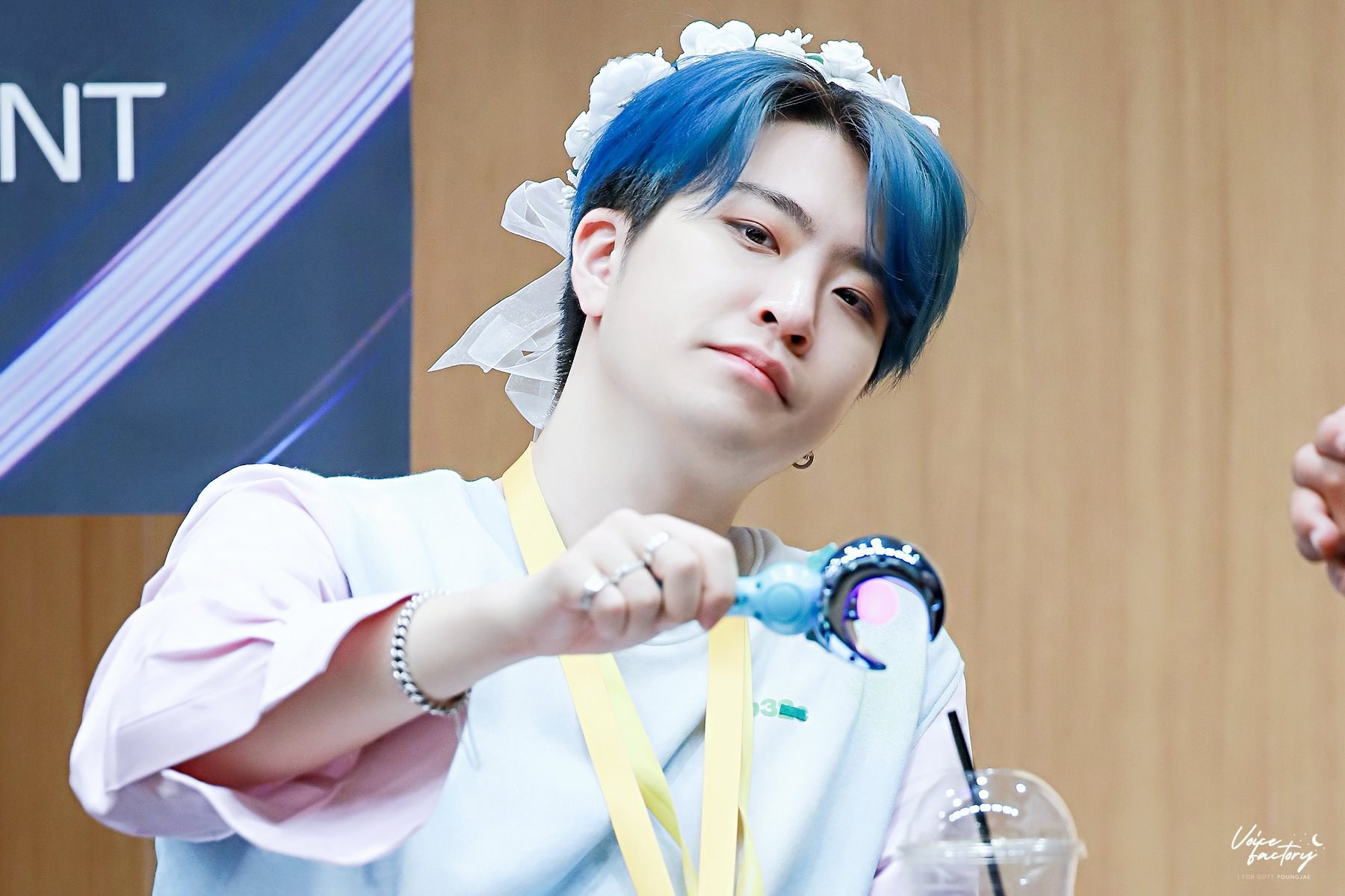 Gà JYP lại được khen nhân cách đẹp vì đi diễn về mệt vẫn tra lịch tàu chạy, giúp fan đoàn tụ với gia đình ở quê - Ảnh 1. Gà JYP lại được khen nhân cách đẹp vì đi diễn về mệt vẫn tra lịch tàu chạy, giúp fan đoàn tụ với gia đình ở quê - Ảnh 1.
