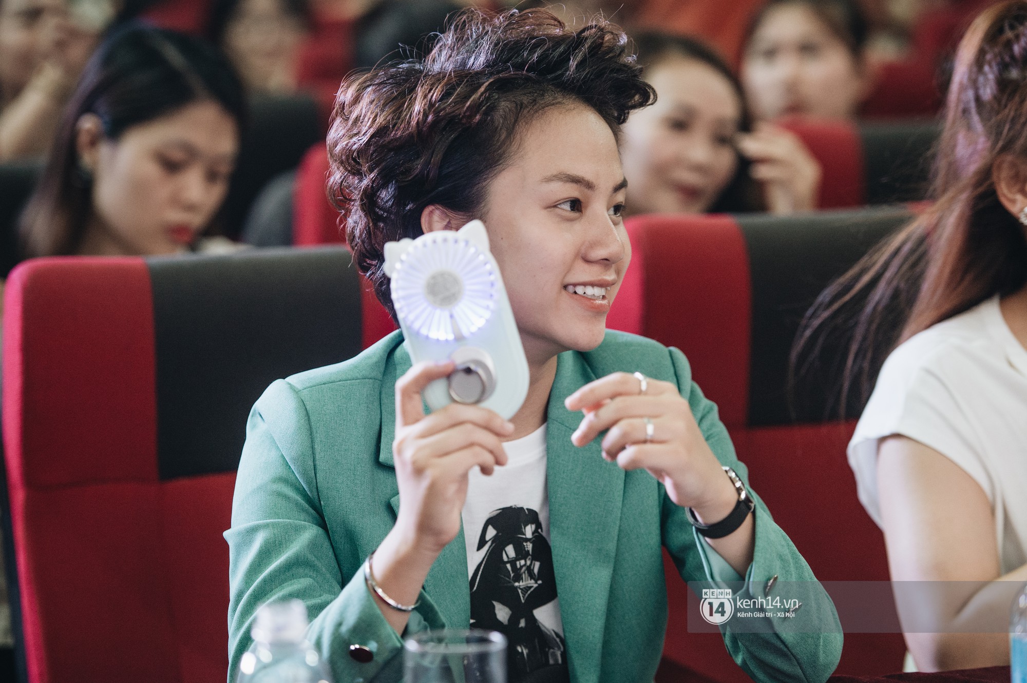 Rổ biểu cảm từ cool ngầu đến nhí nhố của Dương (Về nhà đi con) trong buổi giao lưu fan: Chuẩn tomboyloichoi đây rồi! - Ảnh 5. Rổ biểu cảm từ cool ngầu đến nhí nhố của Dương (Về nhà đi con) trong buổi giao lưu fan: Chuẩn tomboyloichoi đây rồi! - Ảnh 5.