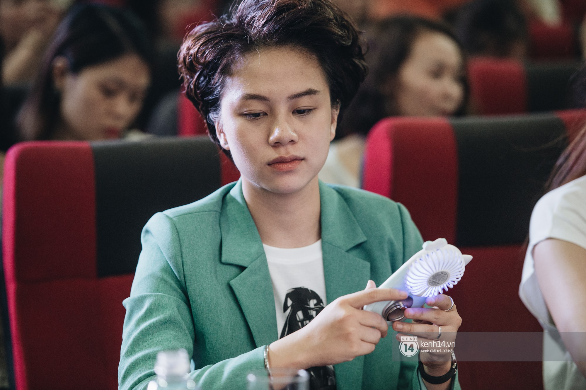 Rổ biểu cảm từ cool ngầu đến nhí nhố của Dương (Về nhà đi con) trong buổi giao lưu fan: Chuẩn tomboyloichoi đây rồi! - Ảnh 3. Rổ biểu cảm từ cool ngầu đến nhí nhố của Dương (Về nhà đi con) trong buổi giao lưu fan: Chuẩn tomboyloichoi đây rồi! - Ảnh 3.
