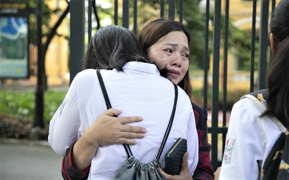 Phụ huynh có con thi vào lớp 10: Con chạy vào ôm mẹ ngủ, nhưng mẹ vội nhắc con không học à? - Ảnh 1. Phụ huynh có con thi vào lớp 10: Con chạy vào ôm mẹ ngủ, nhưng mẹ vội nhắc con không học à? - Ảnh 1.