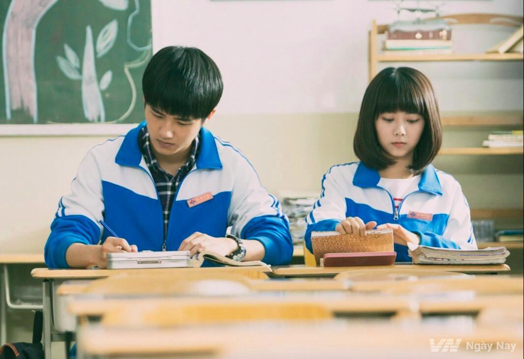 Ngạc nhi&ecirc;n chưa? Phim thanh xu&acirc;n của Trần Phi Vũ đang ăn kh&aacute;ch nhất tại xứ Trung, đ&aacute;nh gục bom tấn Godzilla - Ảnh 1.