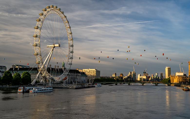 Khinh khí cầu đủ màu sắc rợp trời thủ đô London của Anh - Ảnh 4.