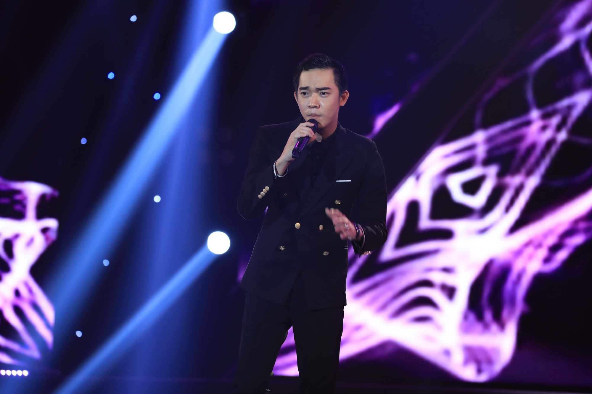 Hết thị phạm, Trấn Thành lại gây ấn tượng khi live hit bự của mình - Ảnh 10. Hết thị phạm, Trấn Thành lại gây ấn tượng khi live hit bự của mình - Ảnh 10.