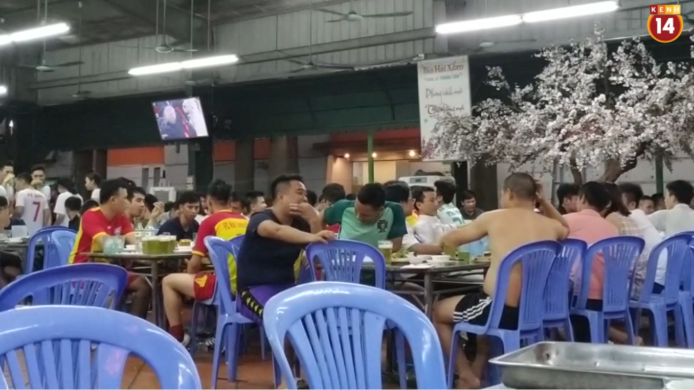 Clip: Thực trạng đáng báo động tại Hà Nội sau 1 tháng thực hiện cuộc vận động Đã uống rượu bia - không lái xe - Ảnh 3. Clip: Thực trạng đáng báo động tại Hà Nội sau 1 tháng thực hiện cuộc vận động Đã uống rượu bia - không lái xe - Ảnh 3.