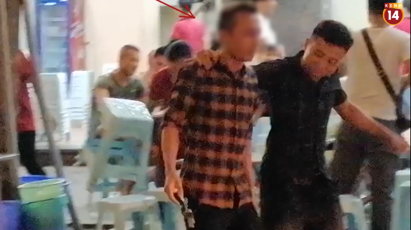 Clip: Thực trạng đáng báo động tại Hà Nội sau 1 tháng thực hiện cuộc vận động Đã uống rượu bia - không lái xe - Ảnh 4. Clip: Thực trạng đáng báo động tại Hà Nội sau 1 tháng thực hiện cuộc vận động Đã uống rượu bia - không lái xe - Ảnh 4.