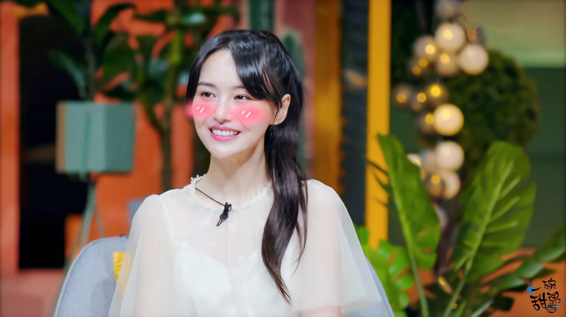 Chưa bao giờ Trịnh Sảng xinh đẹp và dịu dàng đến vậy, thậm chí còn gây sốt khi e thẹn tuyên bố muốn đẻ con - Ảnh 2. Chưa bao giờ Trịnh Sảng xinh đẹp và dịu dàng đến vậy, thậm chí còn gây sốt khi e thẹn tuyên bố muốn đẻ con - Ảnh 2.