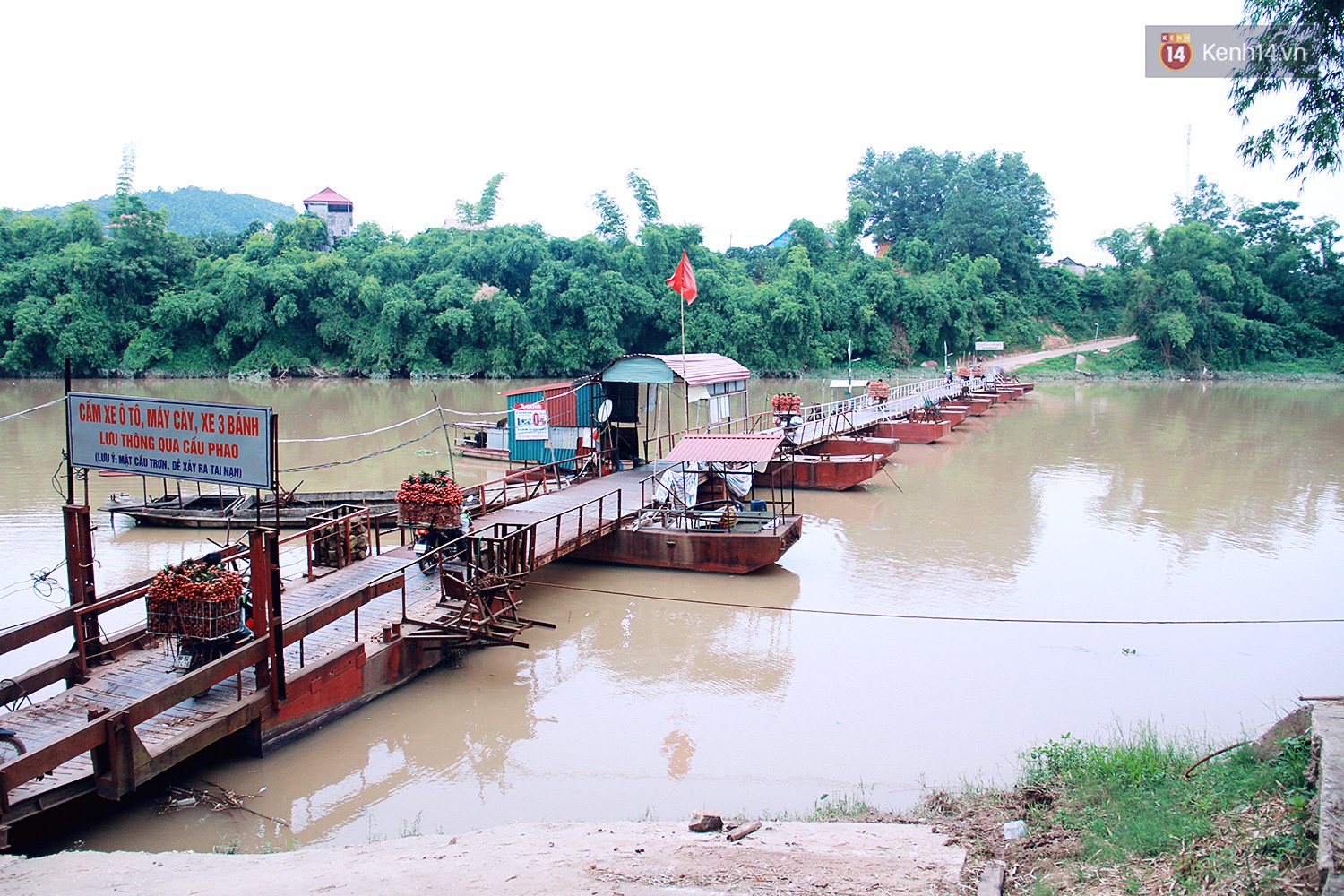 ChÃ¹m áº£nh: NgÆ°á»i dÃ¢n Báº¯c Giang Ã¹n Ã¹n Äi bÃ¡n váº£i, ÄÆ°á»ng phá» Ã¹n táº¯c hÃ ng km - áº¢nh 2.