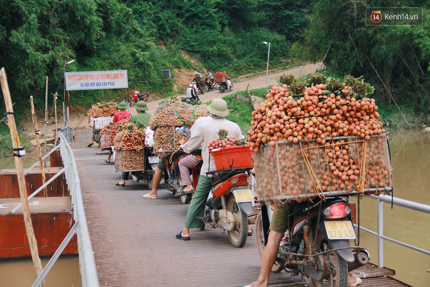 ChÃ¹m áº£nh: NgÆ°á»i dÃ¢n Báº¯c Giang Ã¹n Ã¹n Äi bÃ¡n váº£i, ÄÆ°á»ng phá» Ã¹n táº¯c hÃ ng km - áº¢nh 4.