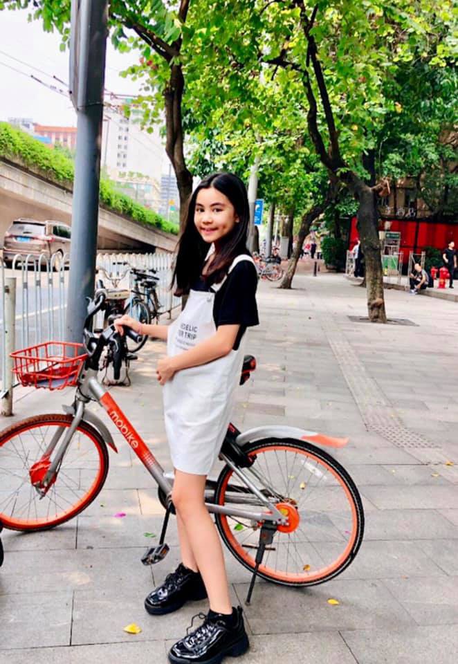 Đẹp cả đôi đã đành, con gái nhà MC Quyền Linh còn khiến dân tình ngưỡng mộ vì cách thể hiện tình cảm qua style - Ảnh 2. Đẹp cả đôi đã đành, con gái nhà MC Quyền Linh còn khiến dân tình ngưỡng mộ vì cách thể hiện tình cảm qua style - Ảnh 2.