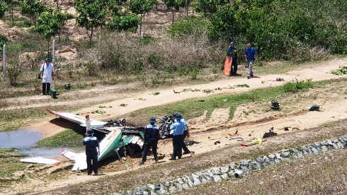 Ảnh hiện trường vụ máy bay quân sự Yak-52 rơi ở Khánh Hòa, 2 phi công tử nạn - Ảnh 2.