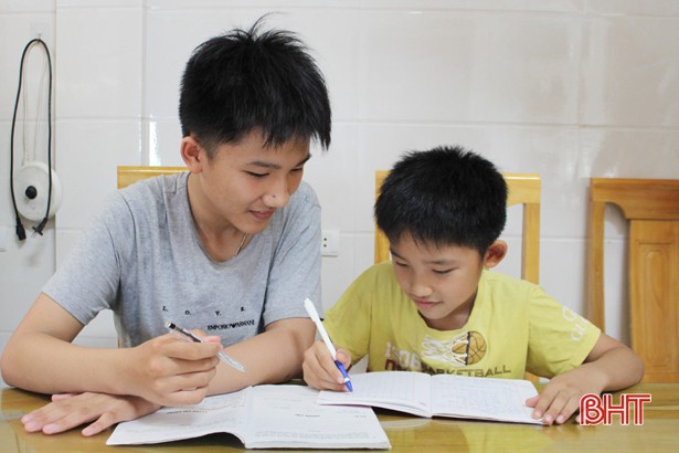 Học sinh trường làng đạt điểm 10 duy nhất kỳ thi lớp 10 THPT Chuyên Hà Tĩnh - Ảnh 4.