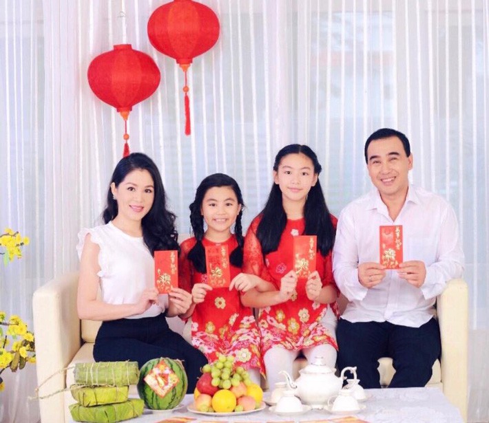 Đẹp cả đôi đã đành, con gái nhà MC Quyền Linh còn khiến dân tình ngưỡng mộ vì cách thể hiện tình cảm qua style - Ảnh 7. Đẹp cả đôi đã đành, con gái nhà MC Quyền Linh còn khiến dân tình ngưỡng mộ vì cách thể hiện tình cảm qua style - Ảnh 7.