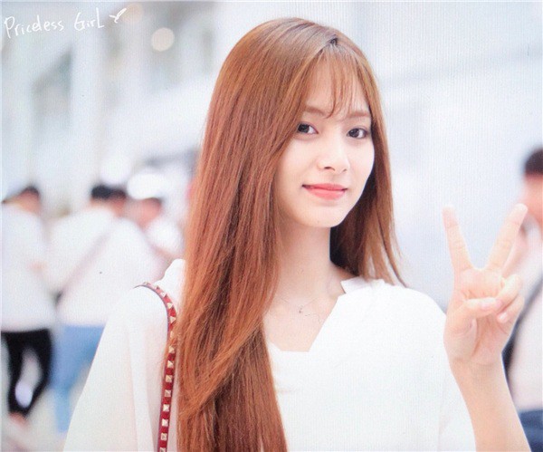 Chẳng phải anh em, nữ thần thế hệ mới Tzuyu (TWICE) bỗng hóa phiên bản nữ của mỹ nam BTS này chỉ vì cắt tóc mái Chẳng Phải Anh Em, Nữ Thần Thế Hệ Mới Tzuyu (Twice) Bỗng Hóa Phiên Bản Nữ Của Mỹ Nam Bts Này Chỉ Vì Cắt Tóc Mái