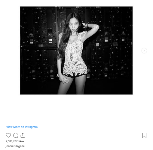 18 khoảnh khắc triệu like gây bão Instagram của Jennie: Bí quyết nằm ở body, 1 mỹ nhân đặc biệt được ưu ái lộ diện - Ảnh 14.