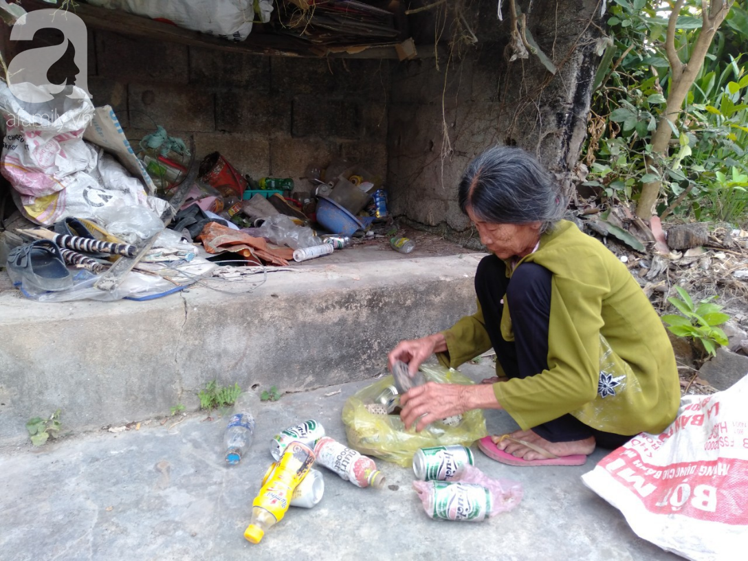 Mẹ mất, bố tâm thần bỏ đi, bé gái 12 tuổi chăm bà bệnh nặng bật khóc: Em sợ bà chết đi, em không biết sống với ai nữa - Ảnh 3. Mẹ mất, bố tâm thần bỏ đi, bé gái 12 tuổi chăm bà bệnh nặng bật khóc: Em sợ bà chết đi, em không biết sống với ai nữa - Ảnh 3.