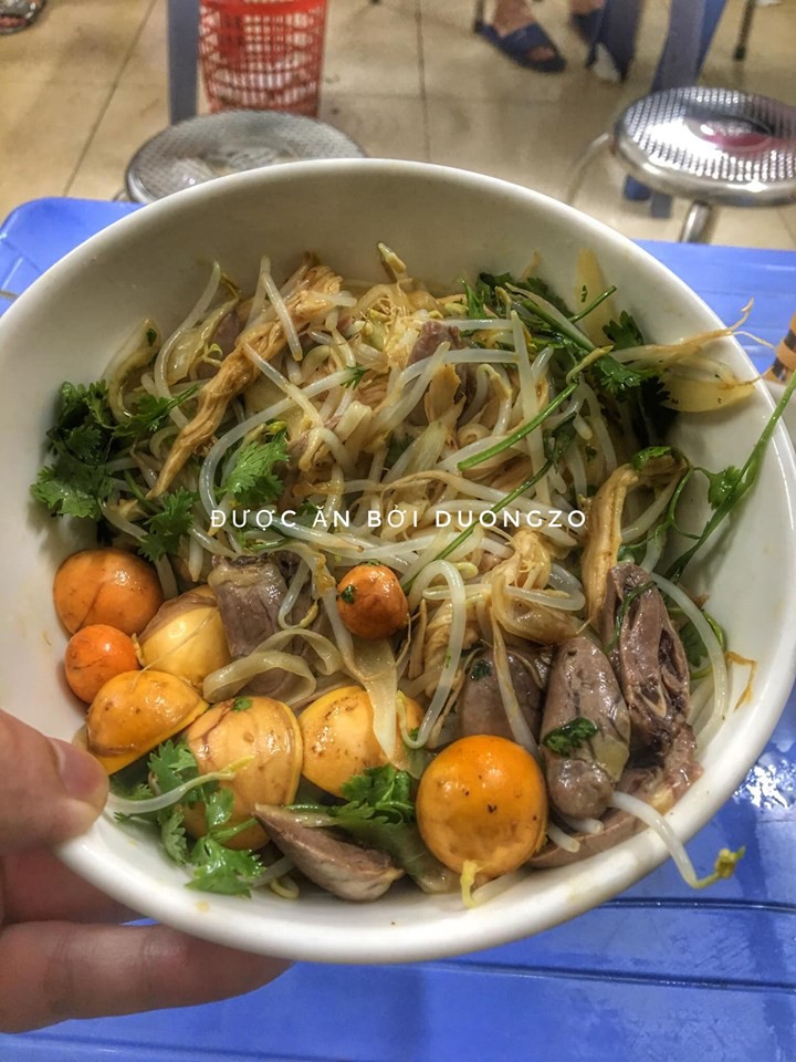 Mục sở thị quán phở trộn chợ Ngọc Hà được các 