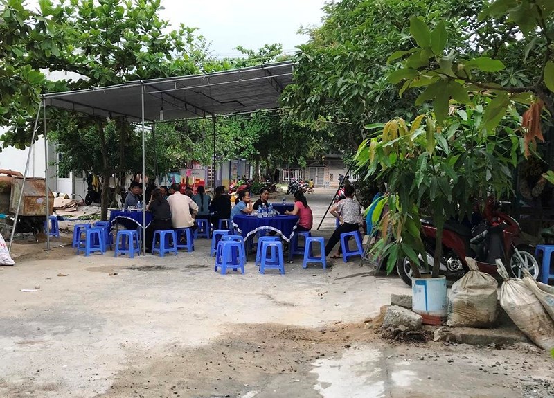 Bé gái 3 tuổi bị xe đưa rước cán: Anh gào khóc gọi em - Ảnh 2.