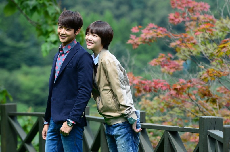Choi Min Ho và Choi Sulli đảm nhận vai chính. 