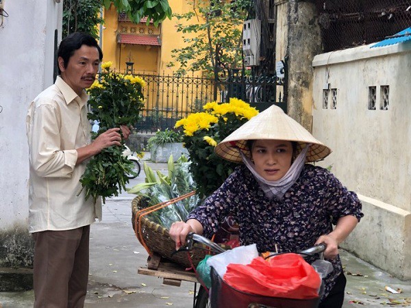 Về Nhà Đi Con tập 46: Xuất hiện nhân vật bí ẩn khiến ông Sơn phải lén lút nghe điện thoại, chị em Dương - Huệ trổ tài đoán mò đều... sai bét - Ảnh 6.