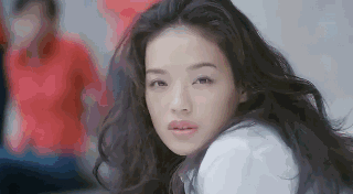 Gái hư Cbiz Thư Kỳ: Khổ vì ảnh nóng và xã hội đen, kết lại bằng hôn lễ chẳng siêu xe, kim cương bên bạn thân 20 năm - Ảnh 1.
