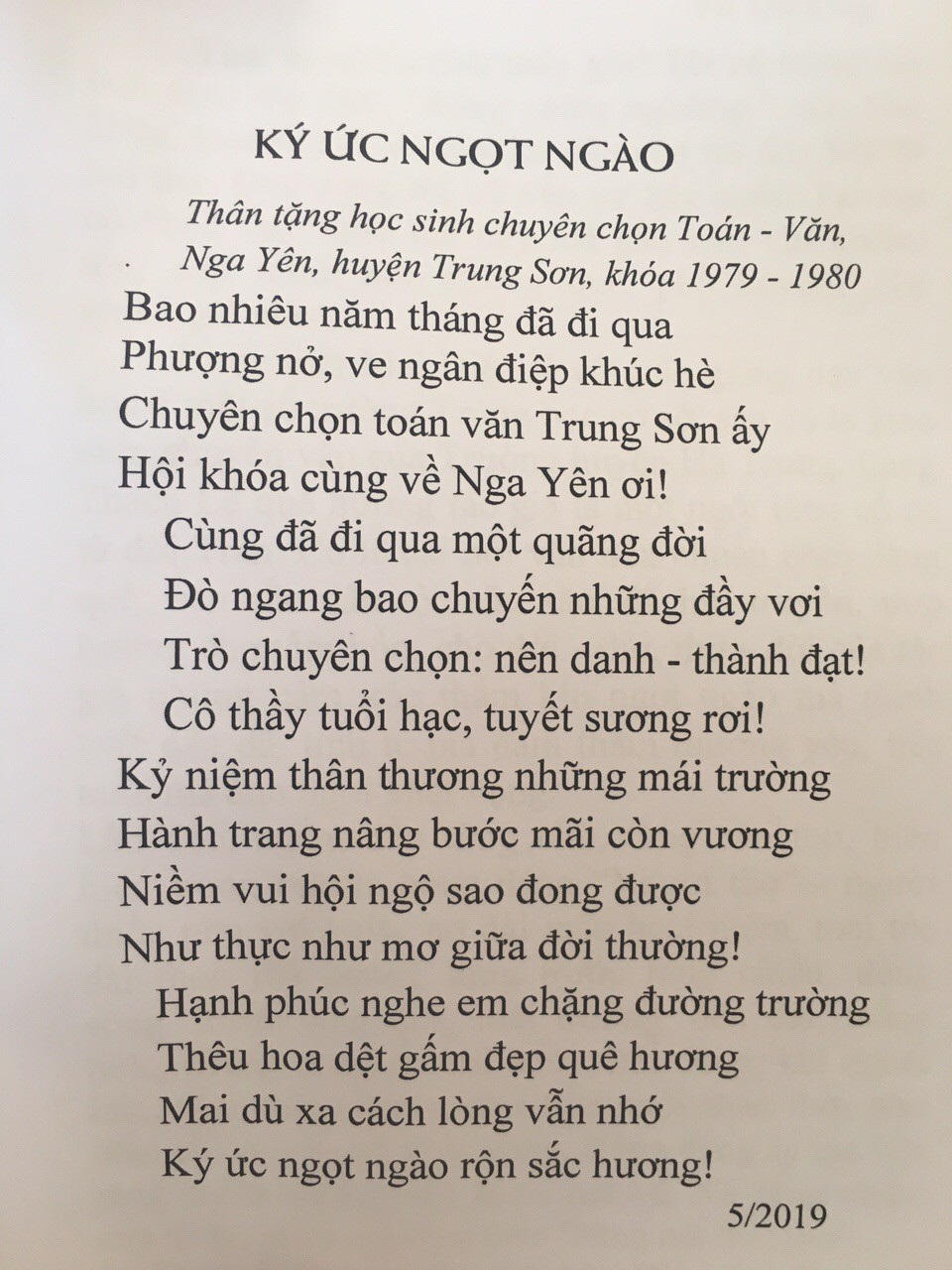 Lớp học ra trường 40 năm đăng ảnh về họp lớp kh&ocirc;ng thiếu một ai, nhưng x&uacute;c động nhất vẫn l&agrave; b&agrave;i thơ của c&ocirc; gi&aacute;o cũ - Ảnh 4.