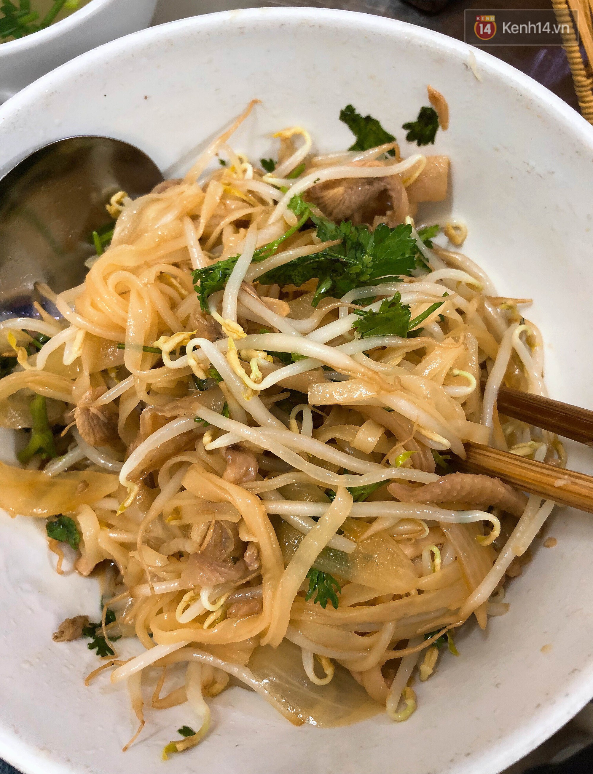 Mục sở thị quán phở trộn chợ Ngọc Hà được các 