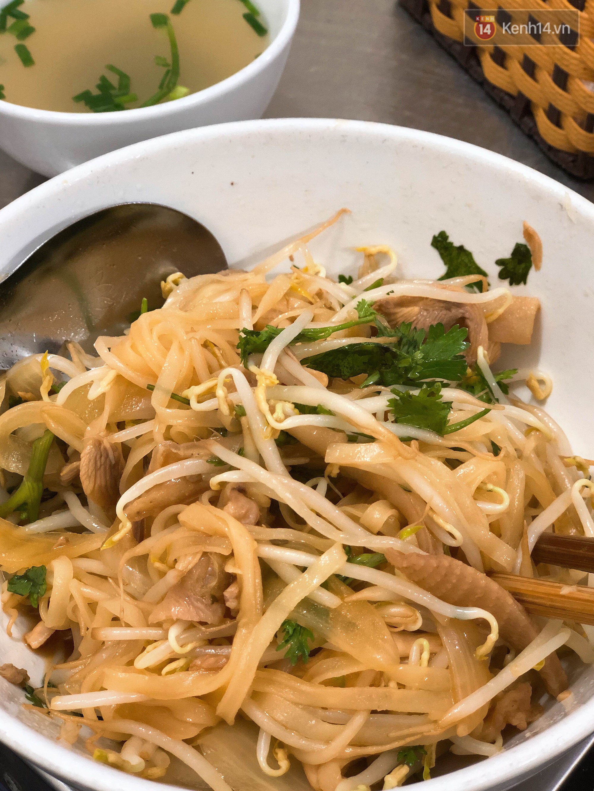 Mục sở thị quán phở trộn chợ Ngọc Hà được các 