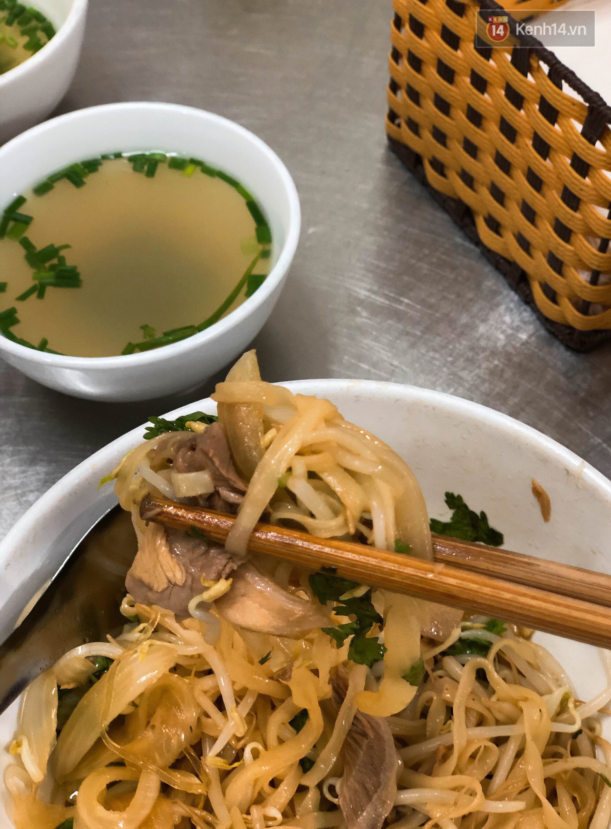 Mục sở thị quán phở trộn chợ Ngọc Hà được các 