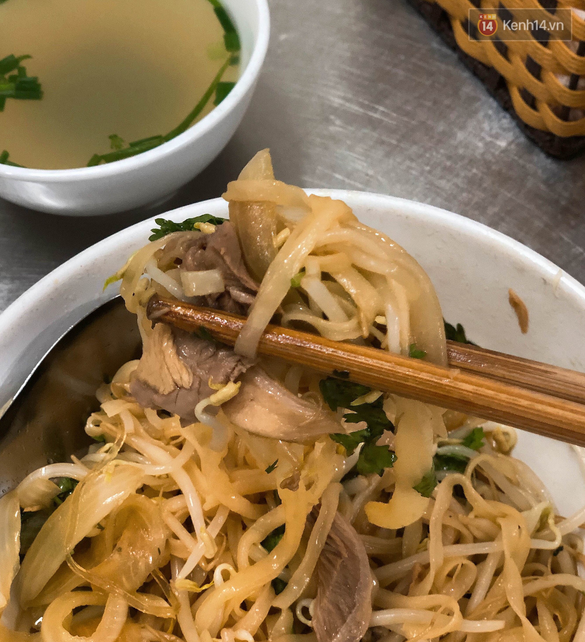 Mục sở thị quán phở trộn chợ Ngọc Hà được các 