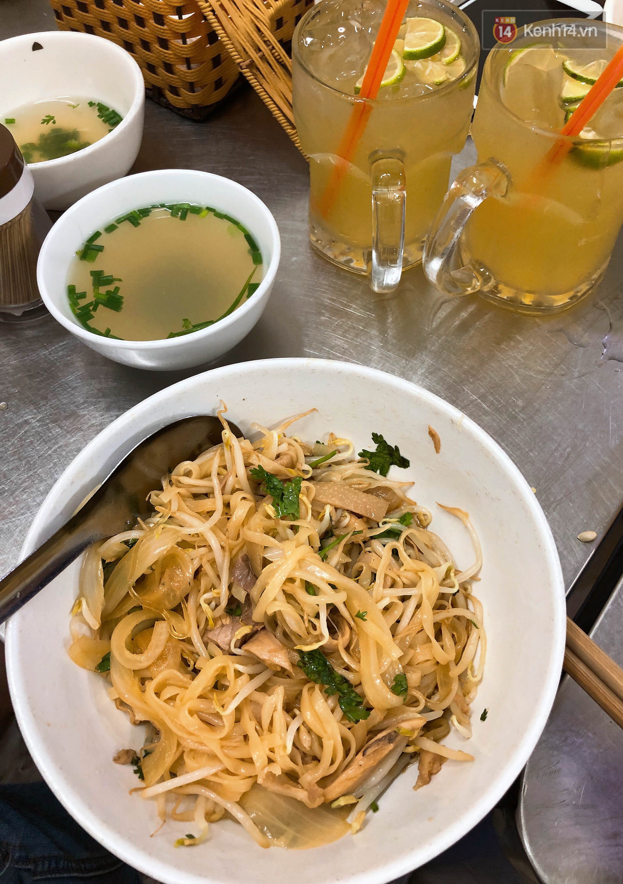 Mục sở thị quán phở trộn chợ Ngọc Hà được các 