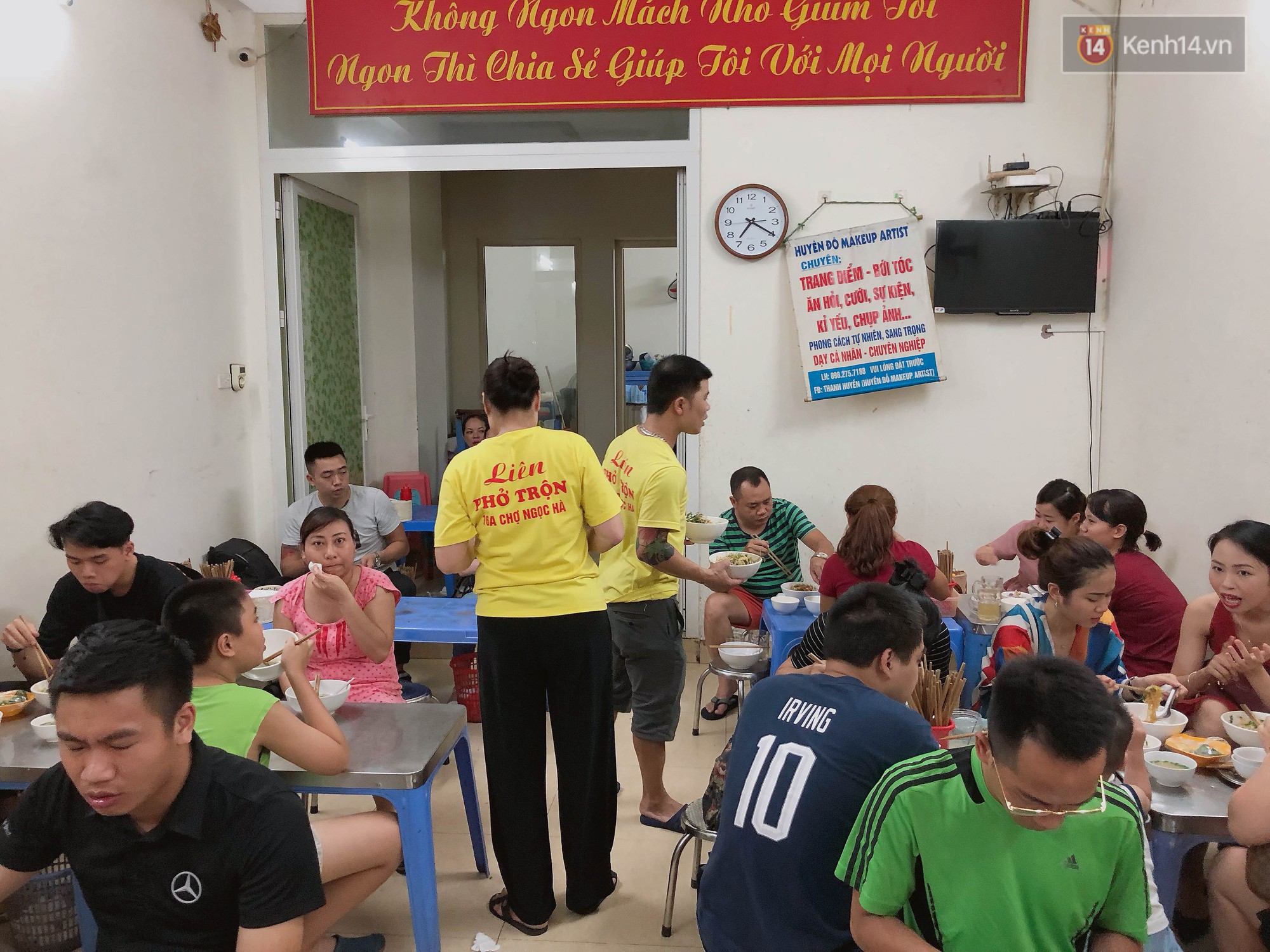 Mục sở thị quán phở trộn chợ Ngọc Hà được các 