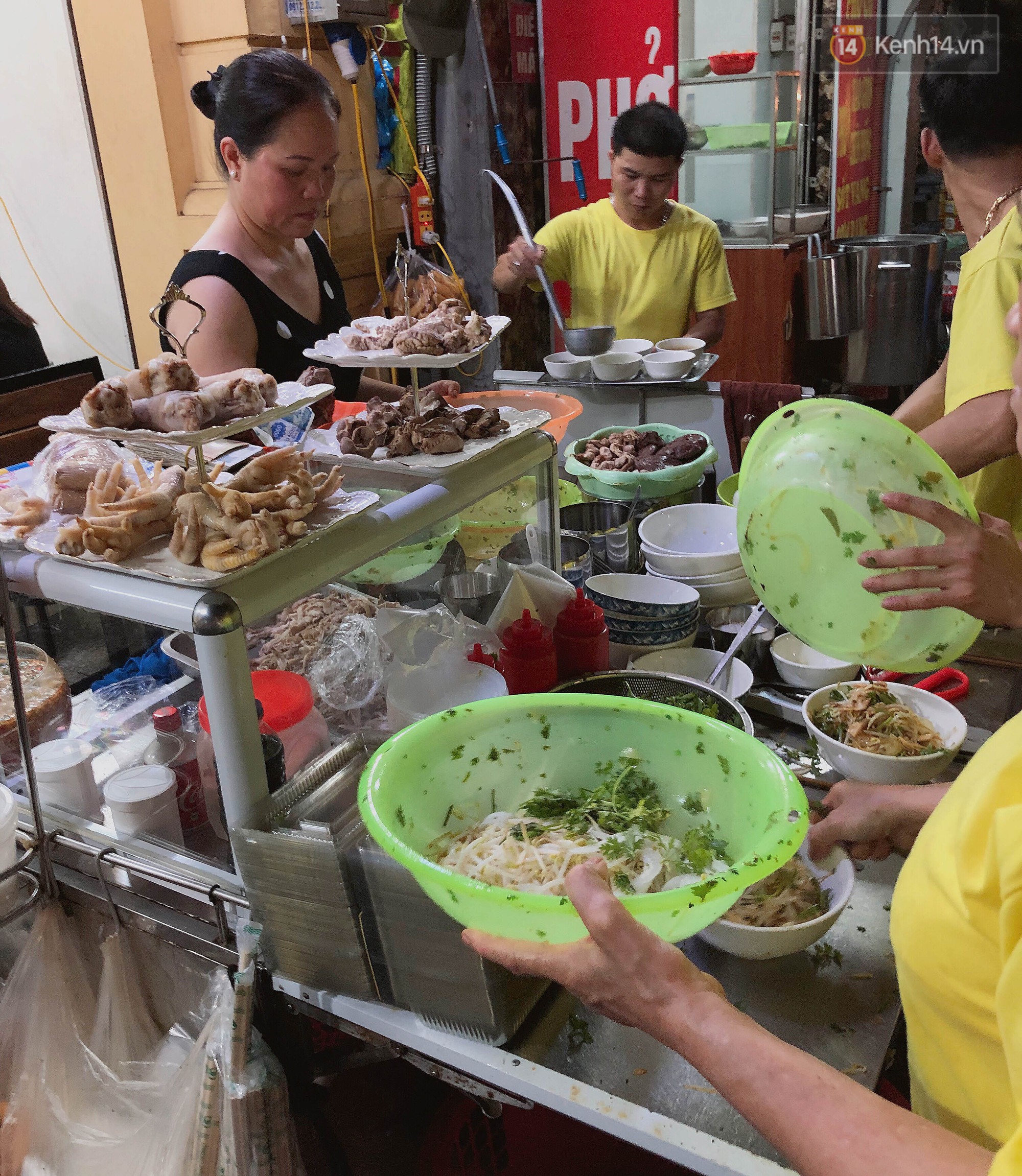 Mục sở thị quán phở trộn chợ Ngọc Hà được các 