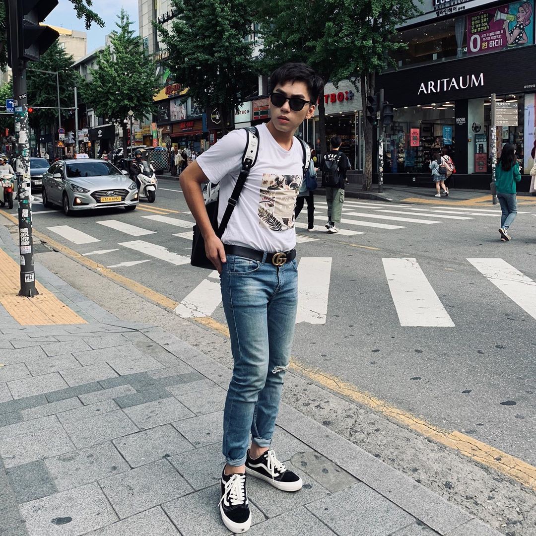 Đi show sau khi trở về từ SM, Long Hoàng bị ném đá cực mạnh vì bất ngờ được gọi là... ca sĩ - Ảnh 1. Đi show sau khi trở về từ SM, Long Hoàng bị ném đá cực mạnh vì bất ngờ được gọi là... ca sĩ - Ảnh 1.