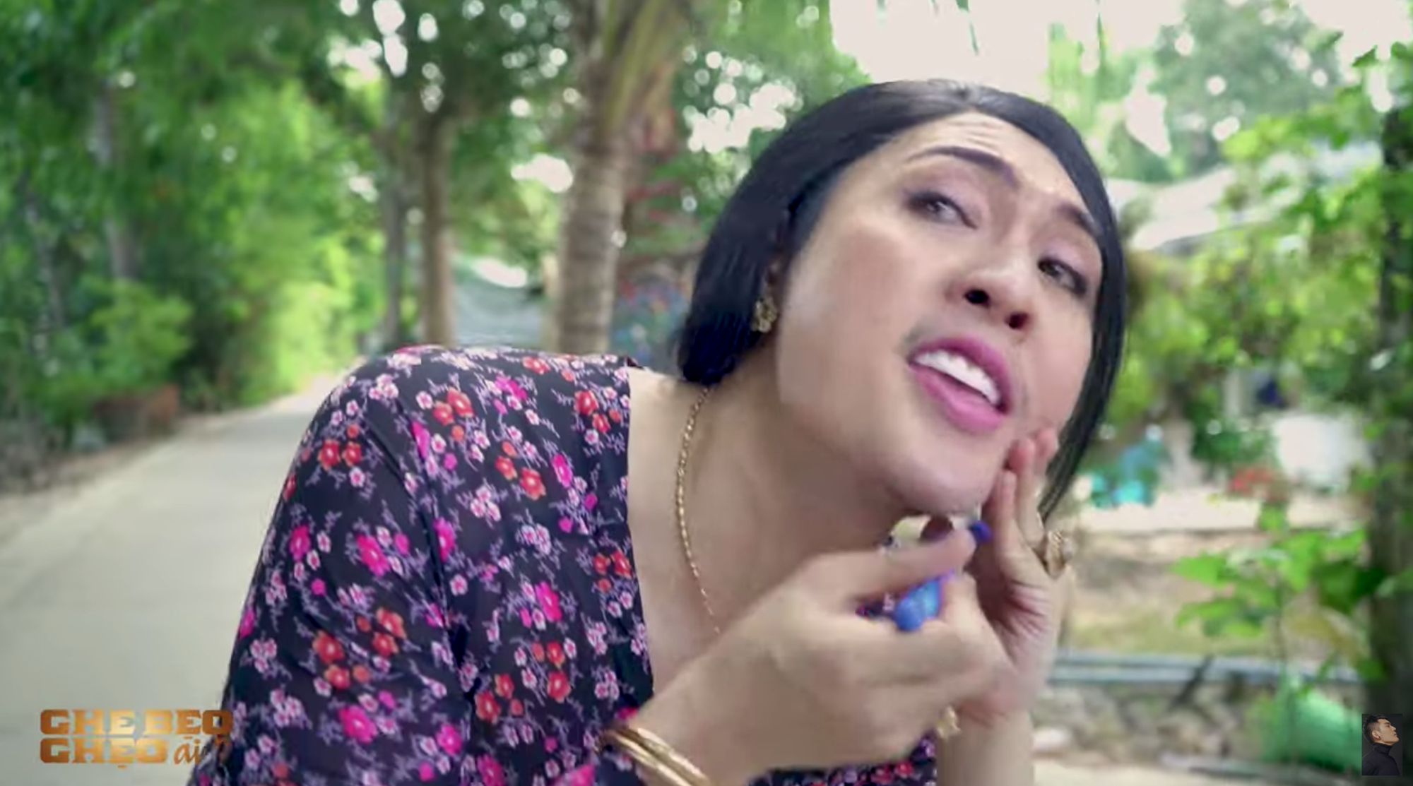 Preview Ghe Bẹo Ghẹo Ai tập 2: Chị Mến tuột quần trước mặt soái ca, chém giang hồ cực căng không nể mẹ chồng - Ảnh 2. Preview Ghe Bẹo Ghẹo Ai tập 2: Chị Mến tuột quần trước mặt soái ca, chém giang hồ cực căng không nể mẹ chồng - Ảnh 2.