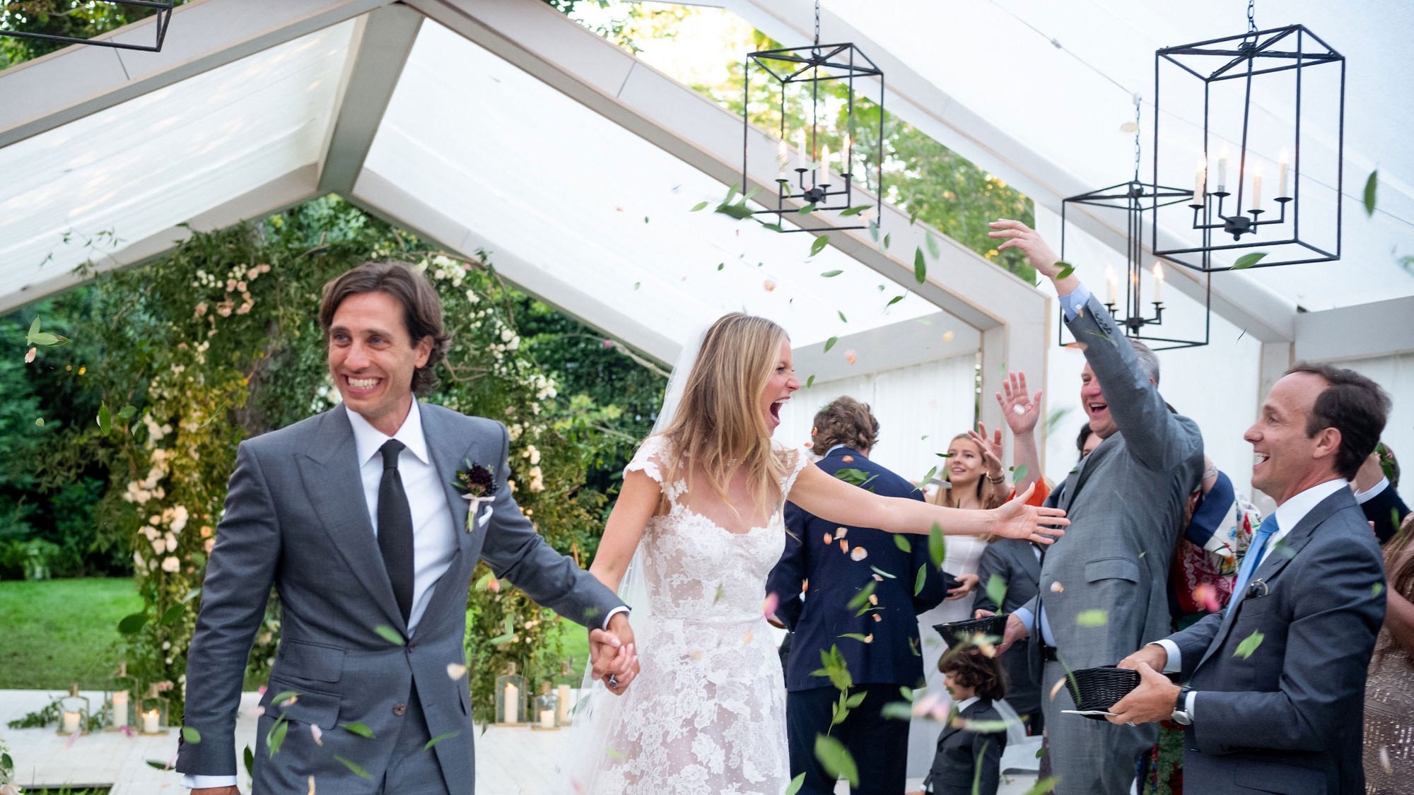 Sướng như 5 trai l&agrave;ng Marvel, người y&ecirc;u trong phim lẫn ngo&agrave;i đời đều c&oacute; nhan sắc lẫn t&agrave;i năng hơn người - Ảnh 10.