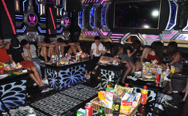 135 đối tượng mua b&aacute;n, t&agrave;ng trữ, sử dụng ma t&uacute;y trong 2 qu&aacute;n Karaoke ở Hải Dương - Ảnh 1.