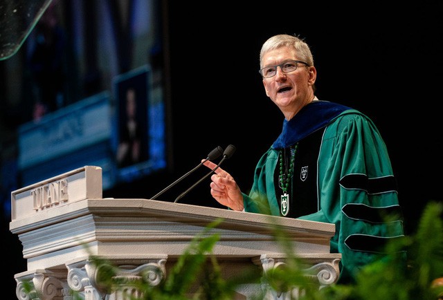 Bài chia sẻ của Tim Cook với sinh viên: Hãy tìm hy vọng trong những điều tưởng chừng không ngờ nhất! Tìm sự can đảm trong thử thách và tìm tầm nhìn đúng trên con đường đơn độc của mình! - Ảnh 1.