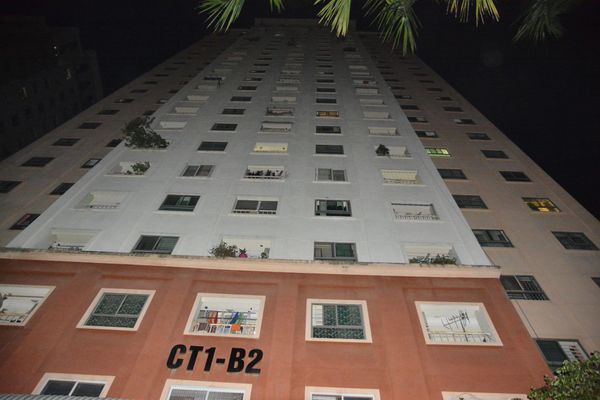 Bé gái 6 tuổi tử vong do rơi từ tầng 14 chung cư Xa La: Ở nhà 1 mình, ban công không có lưới an toàn - Ảnh 1.