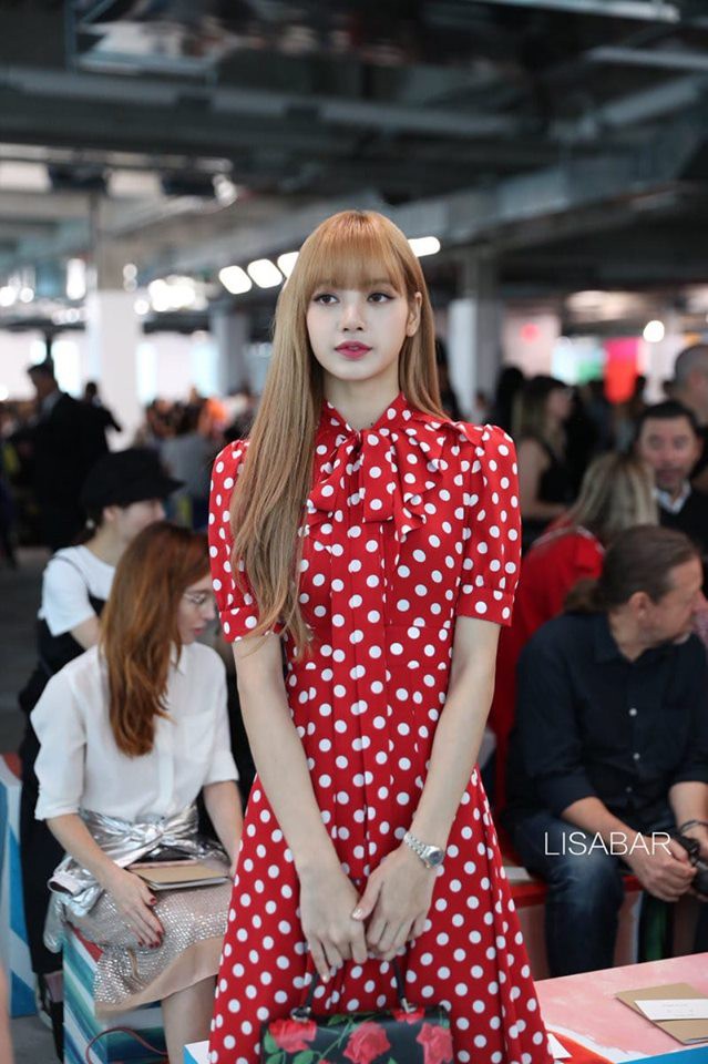 Nếu không phải Lisa (Blackpink) thì idol nào mới có thể “cân” được đống trang phục khó cảm nhường này? - Ảnh 9.