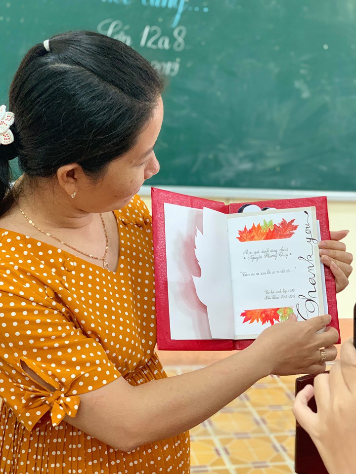 Làm nhật ký thủ công tặng cô giáo, học sinh Vĩnh Long khiến cộng đồng mạng trầm trồ trước độ khéo tay vô cực - Ảnh 4. Làm nhật ký thủ công tặng cô giáo, học sinh Vĩnh Long khiến cộng đồng mạng trầm trồ trước độ khéo tay vô cực - Ảnh 4.