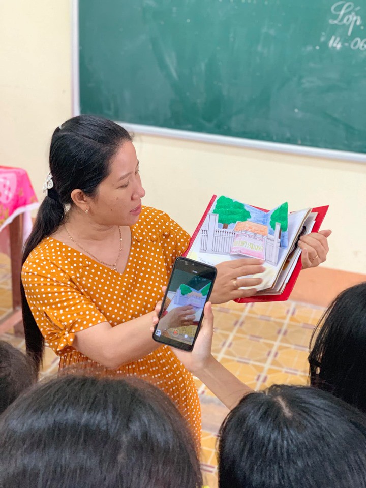Làm nhật ký thủ công tặng cô giáo, học sinh Vĩnh Long khiến cộng đồng mạng trầm trồ trước độ khéo tay vô cực - Ảnh 5. Làm nhật ký thủ công tặng cô giáo, học sinh Vĩnh Long khiến cộng đồng mạng trầm trồ trước độ khéo tay vô cực - Ảnh 5.