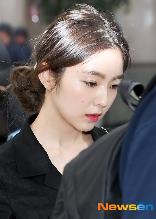 Taeyeon gây choáng với nhan sắc đỉnh đến mức lấn át cả nữ thần Suzy, Irene đẹp bất chấp bên Red Velvet tại sân bay - Ảnh 15.