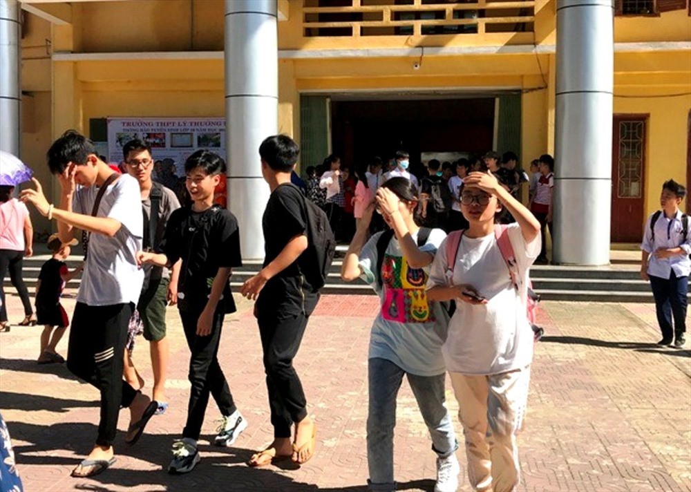 Thanh Hóa: Tổng 3 môn thi được dưới 5 điểm cũng đỗ vào lớp 10 - Ảnh 1. Thanh Hóa: Tổng 3 môn thi được dưới 5 điểm cũng đỗ vào lớp 10 - Ảnh 1.