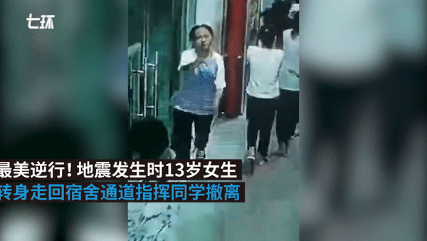 H&igrave;nh ảnh nữ sinh 13 tuổi dũng cảm ngược d&ograve;ng người để sơ t&aacute;n c&aacute;c bạn trong trận động đất ở Trung Quốc g&acirc;y b&atilde;o MXH - Ảnh 2.