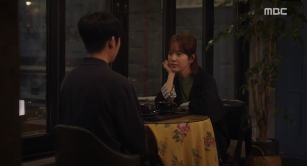 Đêm Xuân tập 9: Han Ji Min nựng môi trai đẹp, nổi cơn tanh bành khi crush bị bồ cũ khẩu nghiệp - Ảnh 1.