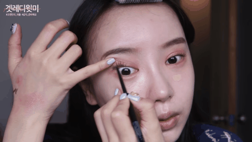 C&aacute;ch sửa cực đơn giản cho lỗi kẻ eyeliner c&oacute; khoảng trắng ở phần mi mắt - Ảnh 5.