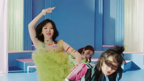 Red Velvet comeback với MV “Zimzalabim”: Nhạc có 1 chi tiết giống BLACKPINK nhưng có đủ sức thành hit mùa hè? - Ảnh 4.