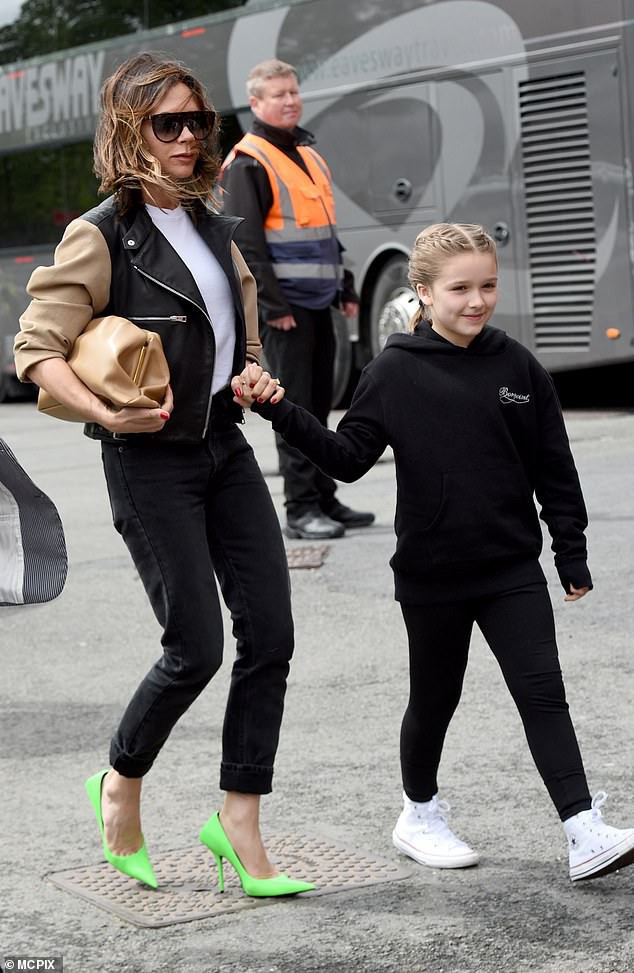 M&agrave;n dậy th&igrave; của d&agrave;n qu&yacute; tử v&agrave; &aacute;i nữ nh&agrave; David Beckham: Cậu cả g&acirc;y thất vọng, em &uacute;t Harper ng&agrave;y c&agrave;ng đ&aacute;ng gờm - Ảnh 33.